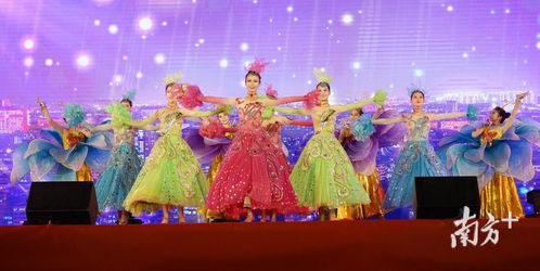 汕头市龙湖区举办扫黑除恶宣传文艺晚会,文艺轻骑兵巡演队将下基层巡演