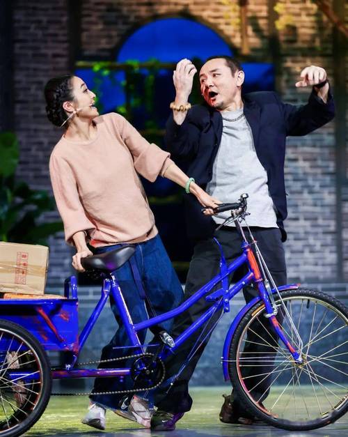 文艺创作与时代同频共振 顺德大型原创话剧《凤喜家》在演艺中心震撼开演