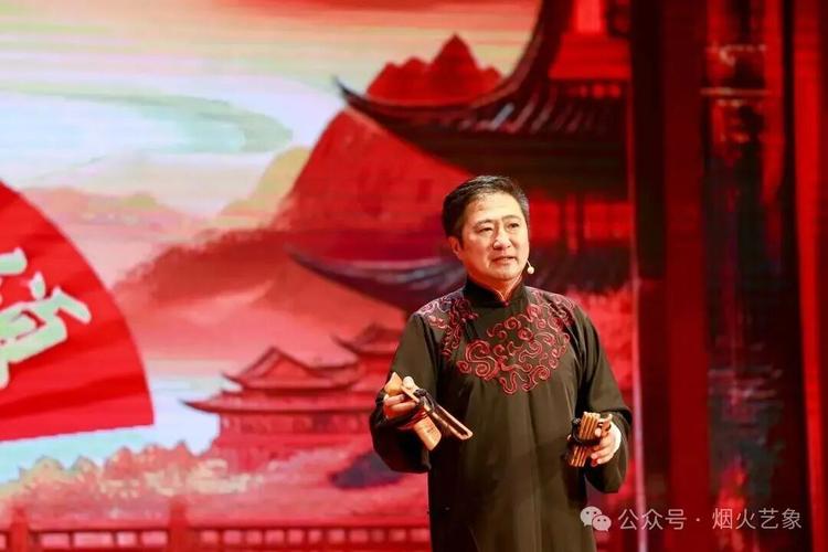 展演现场,各文艺协会和文化馆文艺表演团队轮番登场,以舞蹈,声乐,曲艺